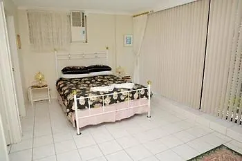 Queensleigh Holiday Apartments 브로드비치 오스트레일리아